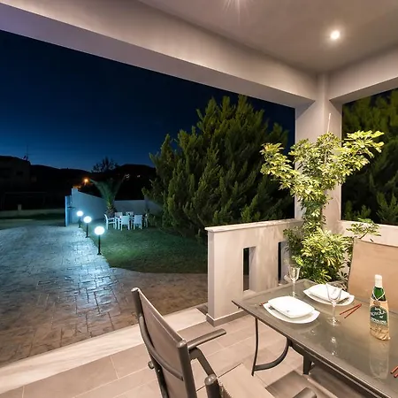 Astarte Villas - Muthee Villa 别墅 Agrilia
